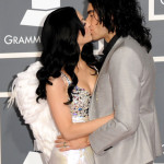 Singer Katy Perry and actor Russell Brand kiss grammys
