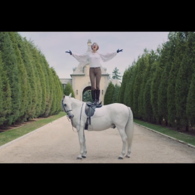 taylor swift blank space fashion white horse